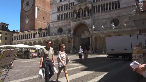 意大利克雷莫纳大教堂的立面 慢动作 — 图库视频影像