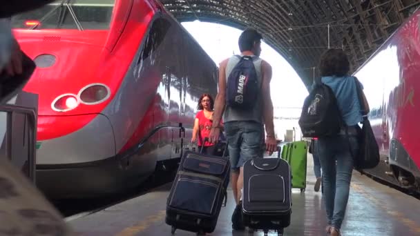 Milano Italien Circa Maj 2018 Människor Som Vandrar Centralstationen Milano — Stockvideo