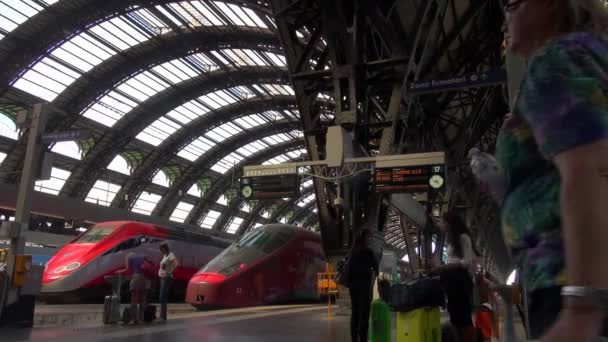 Milano Italien Circa Maj 2018 Människor Som Vandrar Centralstationen Milano — Stockvideo