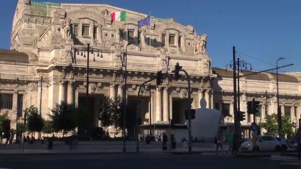 Milan Olaszország Május 2018 Körül Emberek Séta Központi Pályaudvar Milánó — Stock videók