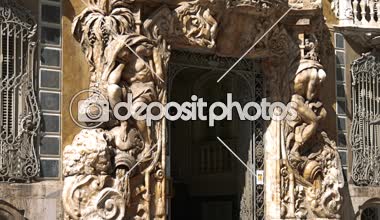 Valencia, İspanya - 2018 yaklaşık: Seramik Ulusal Müzesi ve Dekoratif Sanatlar süslü kaymak gibi taş cephe tarihi Palace Marques de Dos Aguas Ulusal Seramik Müzesi Valencia, İspanya