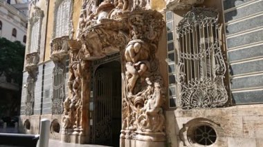 Valencia, İspanya - 2018 yaklaşık: Seramik Ulusal Müzesi ve Dekoratif Sanatlar süslü kaymak gibi taş cephe tarihi Palace Marques de Dos Aguas Ulusal Seramik Müzesi Valencia, İspanya