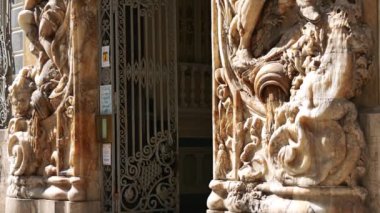 Valencia, İspanya - 2018 yaklaşık: Seramik Ulusal Müzesi ve Dekoratif Sanatlar süslü kaymak gibi taş cephe tarihi Palace Marques de Dos Aguas Ulusal Seramik Müzesi Valencia, İspanya