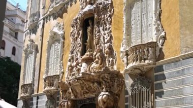 Valencia, İspanya - 2018 yaklaşık: Seramik Ulusal Müzesi ve Dekoratif Sanatlar süslü kaymak gibi taş cephe tarihi Palace Marques de Dos Aguas Ulusal Seramik Müzesi Valencia, İspanya