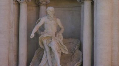 Roma, İtalya, 2019 dolaylarında Trevi Çeşmesi Roma 'nın en ünlü yerlerinden biridir.