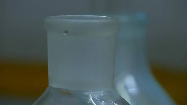 Ljuseffekter Starkt Färgade Ämnen Ett Kemiskt Laboratorium — Stockfoto