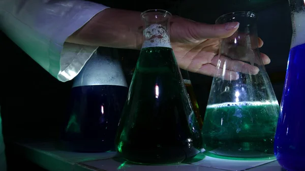 Effets Lumière Substances Aux Couleurs Vives Dans Laboratoire Chimique — Photo