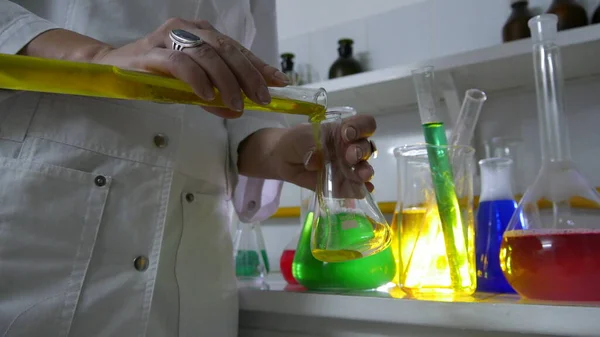 Lichteffekte Heller Substanzen Einem Chemielabor — Stockfoto
