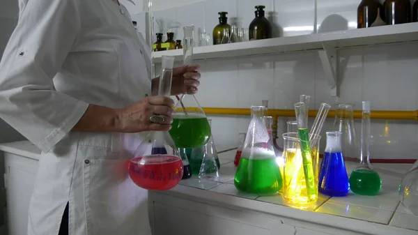 Effetti Luce Sostanze Dai Colori Vivaci Laboratorio Chimico — Foto Stock