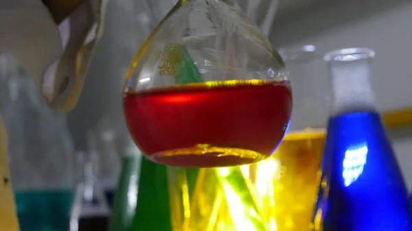 Efectos Luminosos Sustancias Colores Brillantes Laboratorio Químico — Foto de Stock