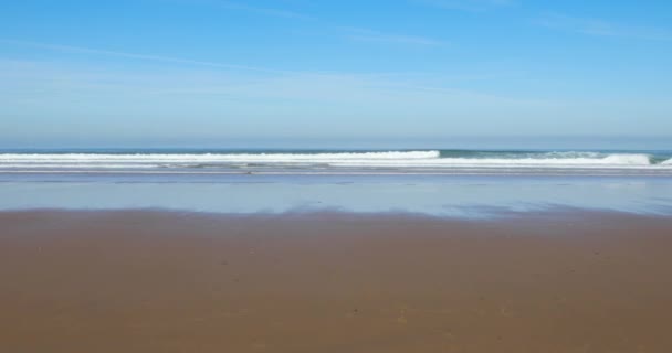 Vídeo Movimento Aproximando Beira Mar Mar Cantábrico Partir Areia Vega — Vídeo de Stock