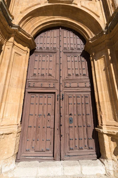 Dřevěné Venkovní Dveře Vyřezávaný Rám Barokních Parish Santa Ana Památek — Stock fotografie
