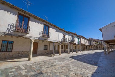 arcaded binalar, Simgesel Yapı ve anıt üzerinden on yedinci yüzyılda, Ampudia Köyü, Palencia, Kastilya Leon, İspanya, Avrupa ile Antik Ortaçağ yayalara