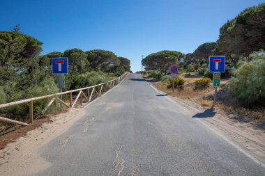kırsal yol kurtuluş yok, Cadiz, Endülüs, İspanya, Avrupa'nın iki sinyal ile