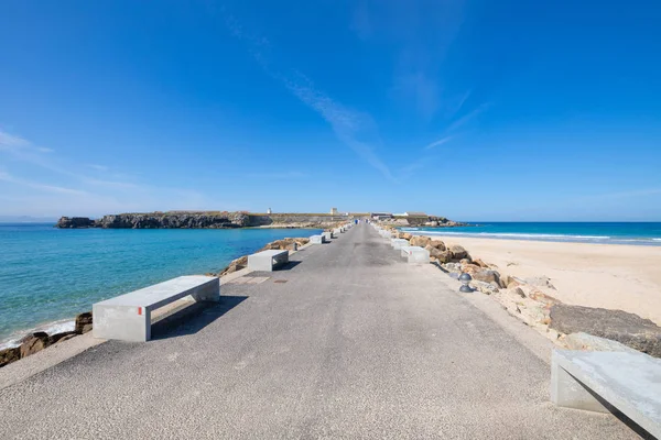 Asphaltstraße Und Buhnen Nach Isla Palomas Taubeninsel Von Tarifa Stadt — Stockfoto