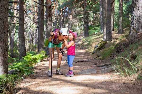 Mountaineer Little Child Laughing Talking Woman Caps Trekking Sticks Footpath — Stock Photo, Image