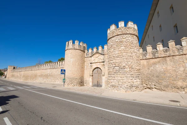 Ancien mur de la ville dans le village Penaranda de Duero — Photo