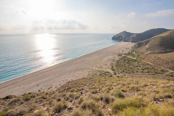 Cabo de Gata Almeria dağın tepesinden Ölüler Plajı — Stok fotoğraf