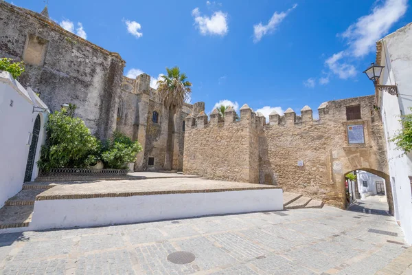 Veřejná ulice Vejer de la Frontera s Segur Gate a c — Stock fotografie