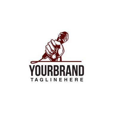 Bir mikrofon logo tasarımı tutan el