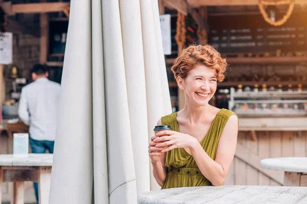 Hermosa Mujer Sonriente Bebiendo Café Café Retrato Mujer Una Cafetería —  Fotos de Stock