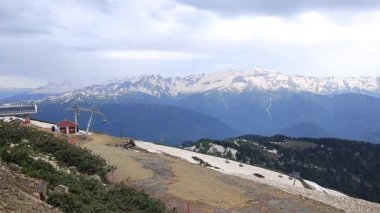 Rusya, Sochi - 25 Mayıs 2018: Tepe, teleferik Dağı zirvesine yükseldi.
