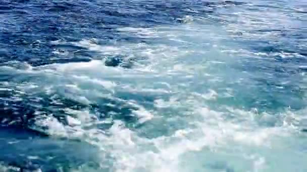 Duże Fale Morzu Szlak Jachtu Żywych Doznań Lato Podróże Wakacje — Wideo stockowe