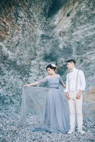 Hermosa Pareja Roca Boda Jóvenes — Foto de Stock