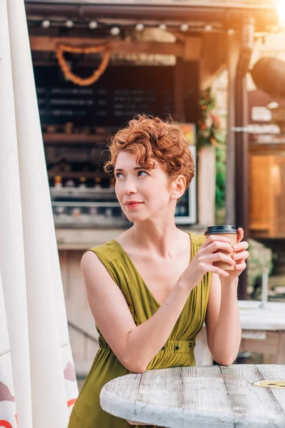 Hermosa Mujer Bebiendo Café Cafetería Mujer Bonita Con Taza Café —  Fotos de Stock