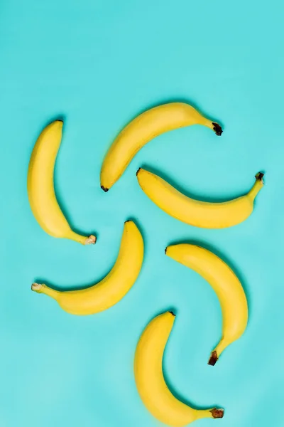 Vista Superior Amarelo Bananas Maduras Fundo Azul Pastel — Fotografia de Stock