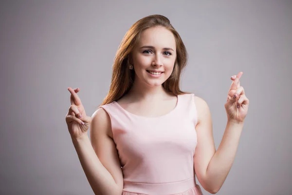 Mulher Branca Bonita Jovem Vestindo Vestido Rosa Com Amplo Sorriso — Fotografia de Stock