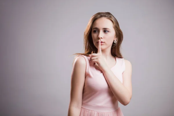 Shhh Silencio Secreto Joven Hermosa Mujer Con Vestido Rosa Que —  Fotos de Stock