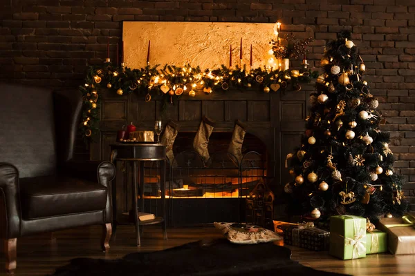 Hermosa Habitación Con Decoración Holdiay Árbol Navidad Con Regalos Debajo — Foto de Stock