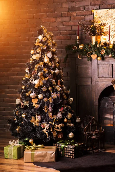 Árvore Natal Com Decorações Presentes Belo Holdiay Quarto Decorado — Fotografia de Stock