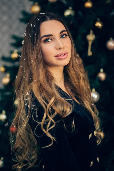 Closeup Portrait Beautiful Woman Long Hair Plump Lips Background Christmas — Stock Photo, Image