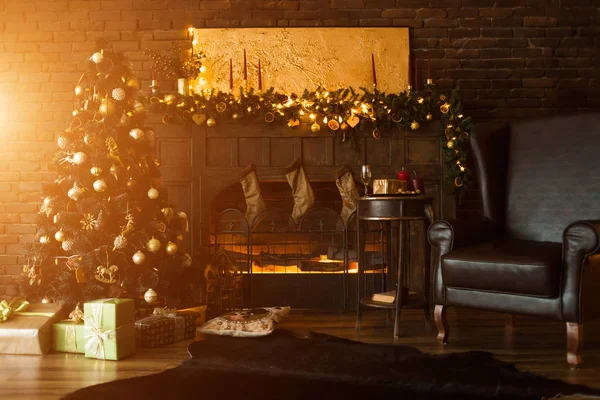 Hermosa Habitación Con Decoración Holdiay Árbol Navidad Con Regalos Debajo — Foto de Stock