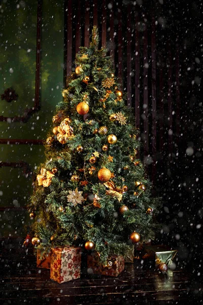 Año Nuevo Vacaciones Concepto Decoración Hermoso Árbol Navidad Decorado Con — Foto de Stock