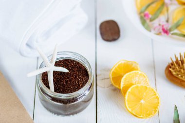 Spa aromaterapi aksesuarları ile limon meyve, ürün