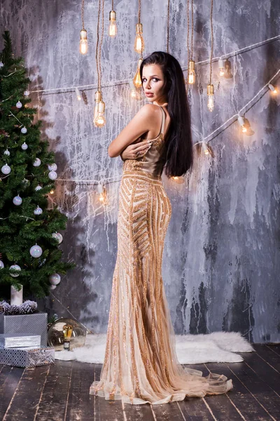 Holidays Celebration People Concept Young Brunette Woman Elegant Golden Long — Stock Photo, Image