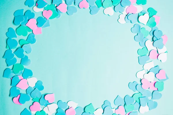 小さな心 テキスト フレーム 美しい青色の背景は 領域をコピーします バレンタインの日の概念 — ストック写真