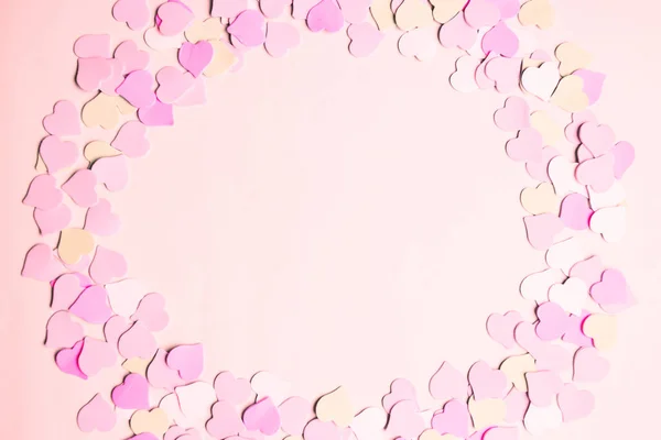 粉红色的框架 由小心脏为文字 复制空间 情人节的概念 平坦的平面 顶视图 — 图库照片