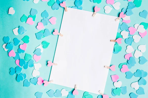 Valentinstag Abstrakter Hintergrund Mit Geschnittenem Papierherz Und Weißem Papierblatt Für — Stockfoto