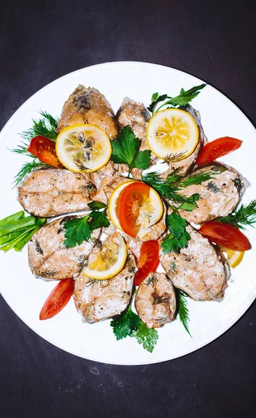 Filete Salmón Horno Con Tomates Especias Limón Menú Dieta Vista —  Fotos de Stock