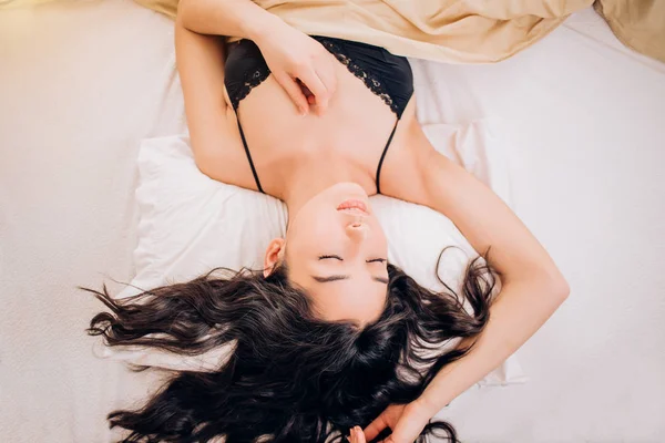 Portrait pretty sexy young woman on bed — Stock Photo, Image