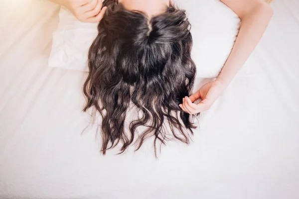 Close up cabelo no travesseiro — Fotografia de Stock