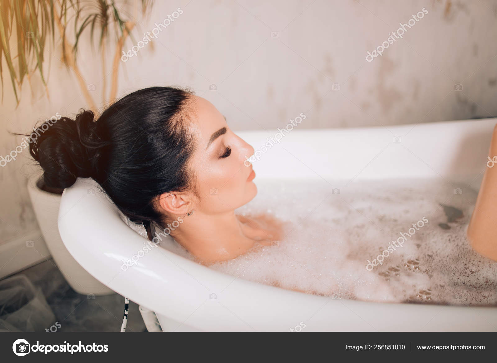 Sexy Chicks Hot Tub