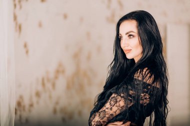 Zarif siyah cüppe güzel bayan