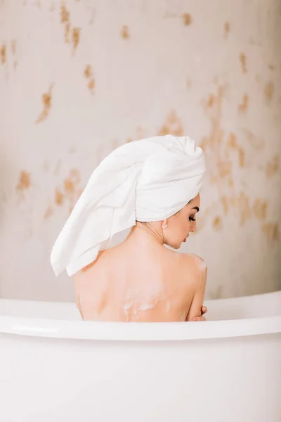 Beautiful sexy woman in bubble bathtub — Stock Photo, Image