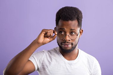 yakışıklı genç Afro-Amerikan erkek portresi