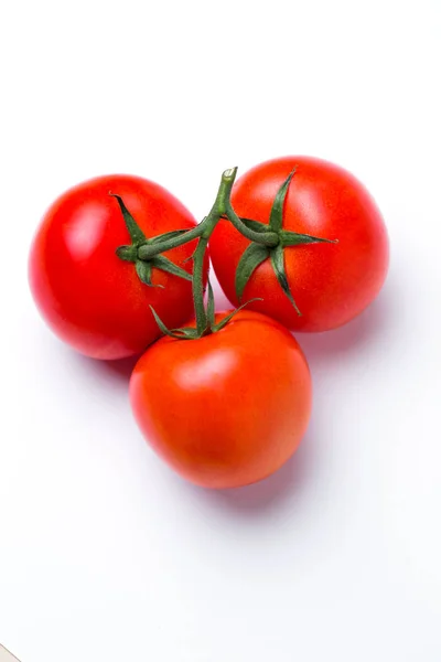 Pomidor w na białym tle — Zdjęcie stockowe